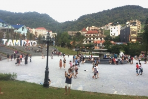 Ngày đầu nghỉ lễ, du khách đến Tam Đảo tăng cao đột biến