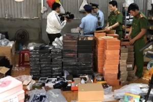 Bình Định: Kinh doanh hàng lậu, hàng giả, 2 hộ kinh doanh bị xử phạt gần 174 triệu đồng