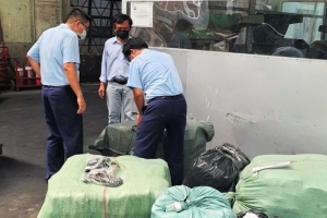 Phát hiện, tạm giữ gần 8 tấn thực phẩm không rõ nguồn gốc xuất xứ