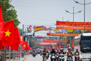 [Ảnh] Đường phố Điện Biên Phủ rợp bóng cờ hoa trước thềm đại lễ 7/5