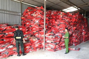 Bình Thuận: Tạm giữ 100 tấn phân hữu cơ không rõ nguồn gốc