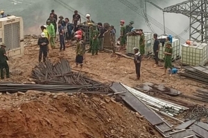 Hà Tĩnh: Mưa lớn gây sạt lở, vùi lấp lán trại khiến 7 công nhân thương vong