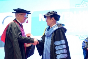 Một bác sỹ phẫu thuật thẩm mỹ Việt Nam được Đại học quốc tế Mỹ sắc phong học hàm Giáo sư danh dự