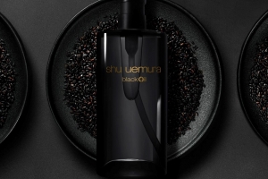 shu uemura ra mắt dầu tẩy trang blackOil - quyền năng dầu đen, sạch sâu rạng ngời