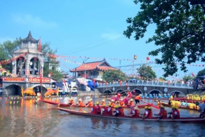 Thái Bình: Sôi nổi hội thi bơi trải ở lễ hội Đền Đồng Xâm