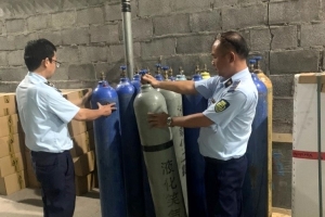 Tạm giữ hàng trăm bình N2O và xe đạp điện nhập lậu
