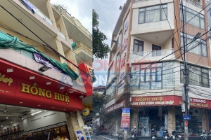 Thu giữ nhiều hàng hóa vi phạm tại Shop Hồng Huệ Nam Định