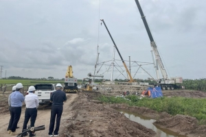 Lãnh đạo EVN, EVNNPT kiểm tra tiến độ thi công 4 vị trí cột vượt sông Dự án đường dây 500kV mạch 3 cung đoạn NMNĐ Nam Định I – Phố Nối