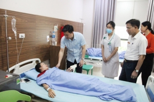 Thủ tướng yêu cầu làm rõ nguyên nhân vụ hàng trăm công nhân ngộ độc ở Vĩnh Phúc