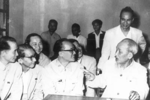 "Cán bộ là cái gốc của mọi công việc" và "Có cán bộ tốt thì việc gì cũng xong"