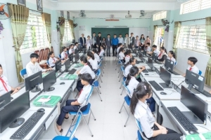 Công ty Bumhan trao 40 máy tính, nhiều suất học bổng cho 2 trường học tại huyện Hòa Vang