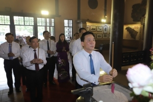Lãnh đạo tỉnh Thanh Hóa dâng hương, dâng hoa tưởng niệm Chủ tịch Hồ Chí Minh
