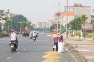 Bắc Ninh: Chủ tịch huyện chịu trách nhiệm nếu để người dân lấn chiếm lòng đường, vỉa hè để phơi thóc, đốt rơm rạ