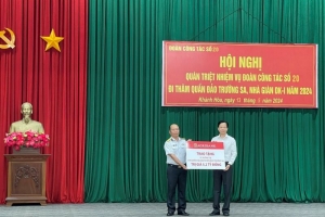 Agribank tặng Xuồng CQ và thiết bị cho quân và dân huyện đảo Trường Sa