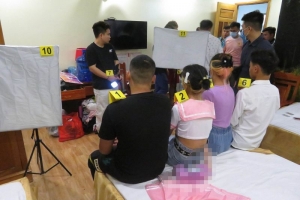Bắt nhóm livestream khiêu dâm trên mạng xã hội