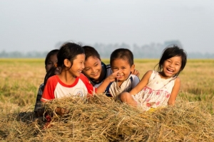 "Lợi dụng trẻ em vào các động cơ chính trị là vi phạm pháp luật"
