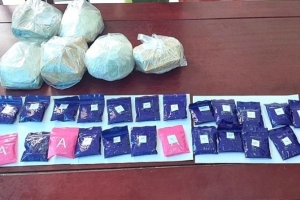Bắt giữ đối tượng vận chuyển 6 bánh heroin và 6.000 viên ma túy