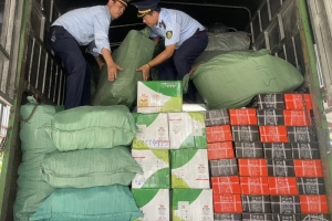 Thu giữ gần 500 máy tính bảng không rõ nguồn gốc, xuất xứ