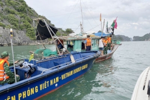 Đồn Biên phòng cửa khẩu cảng Hòn Gai phát hiện, xử lý 6 phương tiện hoạt động trái phép trên Vịnh Hạ Long