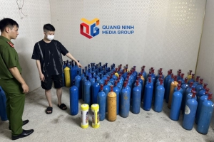 Công an TP Hạ Long phát hiện hơn 100 bình khí "cười" trong nhà trọ