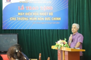 Xí nghiệp Kho vận Xăng dầu Hải Dương trao tặng điều hòa cho trường mầm non