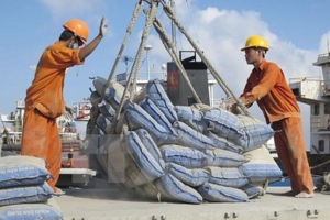 Giá xuất khẩu clinker và xi măng liên tục giảm sâu