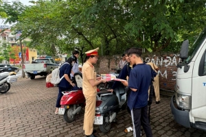 Công an TP. Hải Phòng nhắc nhở học sinh, sinh viên chấp hành quy định an toàn giao thông
