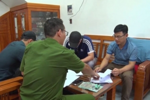 Tạm giữ Phó Giám đốc Trung tâm Y tế huyện Bố Trạch vì hành vi đánh bạc