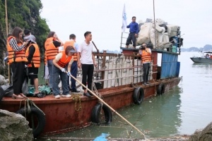 Người làm báo Quảng Ninh chung tay bảo vệ môi trường vịnh Hạ Long