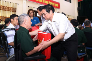 Căn cứ xác định người có công giúp đỡ cách mạng