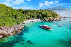 Những đánh giá, đề xuất của chuyên gia kinh tế, công ty lữ hành về phát triển kinh tế du lịch biển