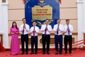 Gắn biển công trình chào mừng kỷ niệm 70 năm ngày giải phóng TP. Nam Định