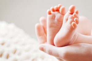 Giấy tờ cần có để nghỉ việc khi vợ sinh con