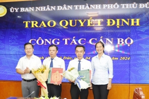 TP. Thủ Đức: Trao quyết định công tác cán bộ