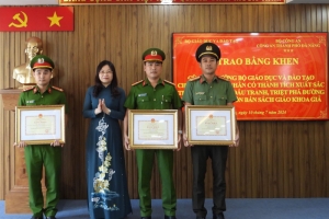 Khen thưởng Chuyên án SGK-192 có thành tích bắt giữ 4 triệu cuốn sách giáo khoa giả