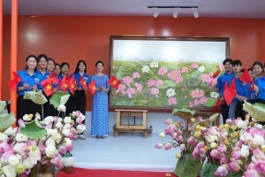 Bức tranh Sen Liên Hoa Tịnh Cảnh trưng bày tại lễ hội Sen Hà Nội 2024