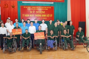 Tập đoàn Hóa chất Việt Nam thăm và tặng quà các thương, bệnh binh nhân ngày 27/7