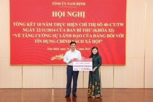 Agribank trao tặng 10 tỷ đồng hỗ trợ xây dựng nhà ở cho người nghèo và các đối tượng chính sách