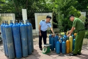Hà Nội tạm giữ 54 bình khí N2O không rõ nguồn gốc