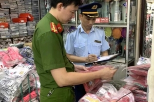 Thanh Hóa tạm giữ 2.811 sản phẩm quần áo và giầy thể thao giả mạo nhãn hiệu