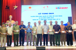 Trao tặng 104 suất quà tri ân các thương binh, bệnh binh xã Giao Phong, Nam Định