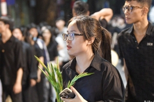 Nhân dân tiếc thương nhà lãnh đạo hết lòng vì nước, vì dân
