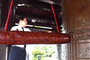 Tri ân các Anh hùng liệt sĩ, chiến sĩ cách mạng và đồng bào yêu nước đã hy sinh tại Côn Đảo