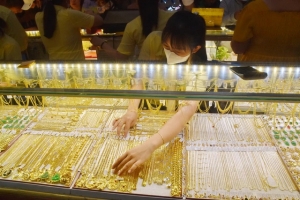 Người mua vàng lỗ nặng sau một tuần