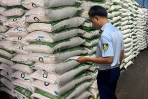 Tạm giữ 2 tấn đường cát tinh luyện không rõ nguồn gốc xuất xứ