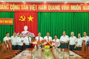 Ninh Thuận công bố các quyết định bổ nhiệm cán bộ
