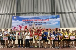 TP. Lạng Sơn: 25 đội tham gia Giải bóng chuyền hơi trung cao tuổi tranh cúp Vietcombank