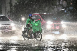 Dự báo thời tiết ngày 15/8/2024: Hà Nội tiếp tục có mưa, có nơi mưa to và dông