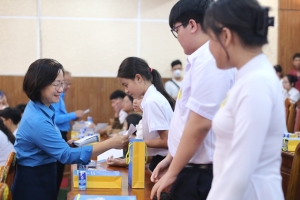 Đà Nẵng: Gần 500 triệu đồng khen thưởng con đoàn viên, viên chức, người lao động học giỏi