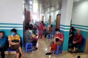 Cảnh giác với việc khám chữa bệnh miễn phí đối với người cao tuổi